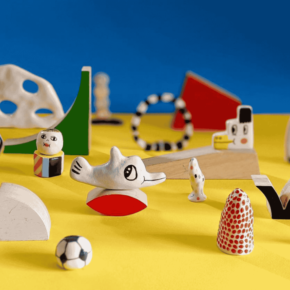 Mini-personnages dans un mini-monde en céramique coloré fabriqué par l'artiste liliscratchy photo 2